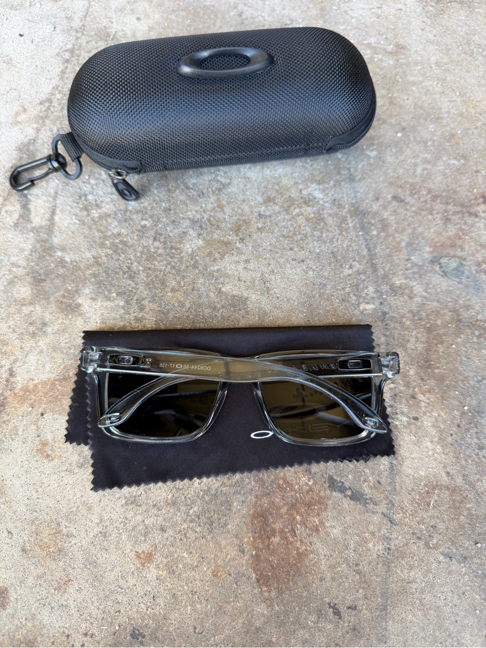 Oakley Holbrook Sunglasses Black Polar Irid Prizm Lens Clear Crystal Black Frame - Picture 4 of 4